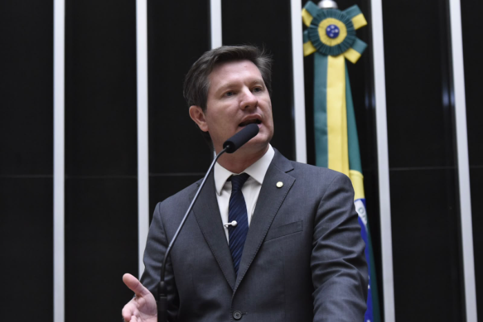 Depois do menor IPVA do Brasil, deputado federal Santin Roveda quer zerar imposto de Uber, 99 e táxi no país