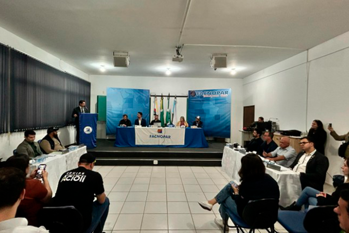 Grande participação marca sessão itinerante da Câmara de Apucarana na Facnopar